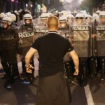 „A tegnap esti erőszakot tetovált huligánok begyakorolt falanxa idézte elő” (videókkal)