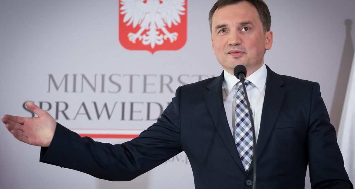 Magyar beiktatása után a körözött lengyel exminiszter Amerikába menekült