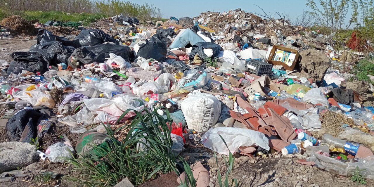 Illegális hulladéklerakó keseríti meg a bácsföldváriak életét