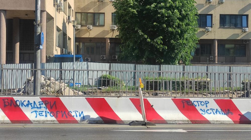 A rendőrőrs előtt tűntek fel gyűlöletkeltő graffitik