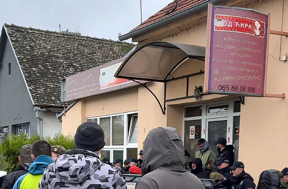 Bérmentesen adta ki az éttermét a haladóknak, nem sokkal később pénzt kapott a tartományi költségvetésből