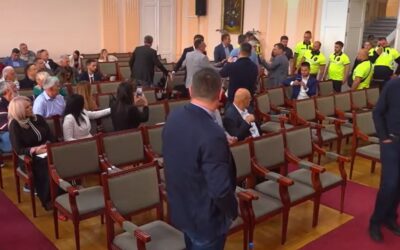 Könnygázt dobtak a képviselők közé az užicei városházán
