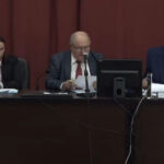 A rendőrség tett rendet az ülésteremben a kúlai képviselők vitája miatt