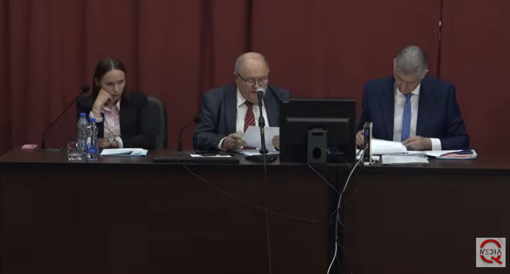 A rendőrség tett rendet az ülésteremben a kúlai képviselők vitája miatt