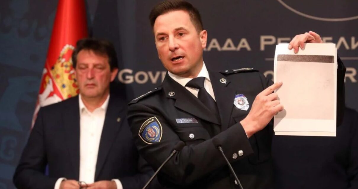 Danas: A rendőrigazgató egy asztalnál ült az eltűnt személy kiiktatásánál és segített eltüntetni a nyomokat