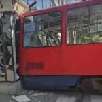 Tizenkét felnőtt és két gyermek sérült meg a villamosbalesetben, hárman súlyosan