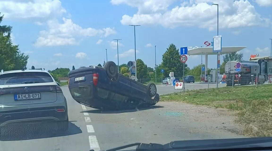 Felborult egy autó Bajmoknál