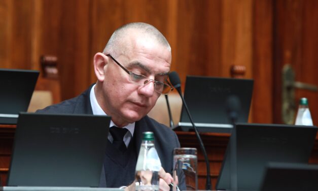 Napirenden a „Mrdić-törvények” módosítása a parlamentben