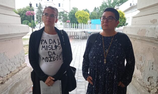 Éhségsztrájkba kezd két óbecsei édesanya