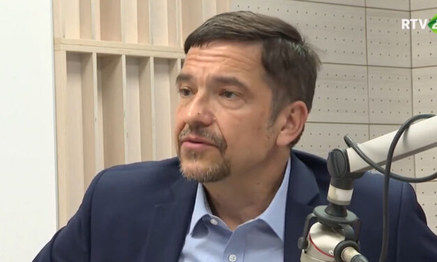 Korhecz: Komoly presztízsveszteséget szenvedett a kormány