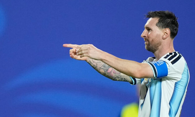 Messi rekorddöntései és -beállítása