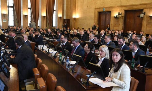 A tartományi hatalom szerint jól gazdálkodtak, az ellenzék szerint felelőtlenül költekeztek