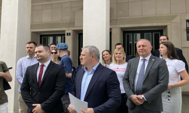 „A humanitás teljes hiánya jelenik meg a felmondásokban”