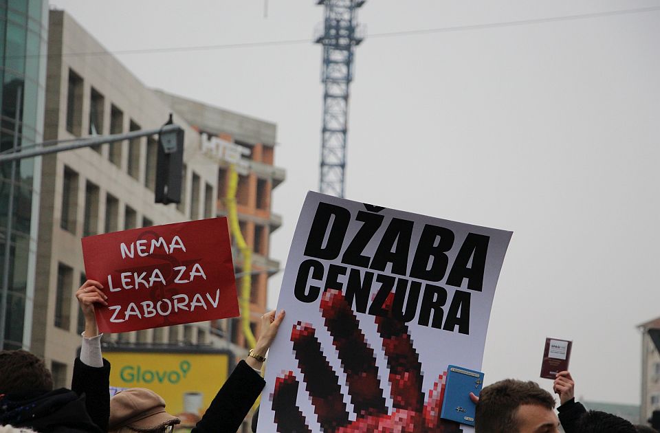 Nem lehet végzős bálja ötszáz újvidéki egyetemistának