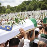 Tíz áldozat eltemetésével zárult a srebrenicai megemlékezés (Fotók)