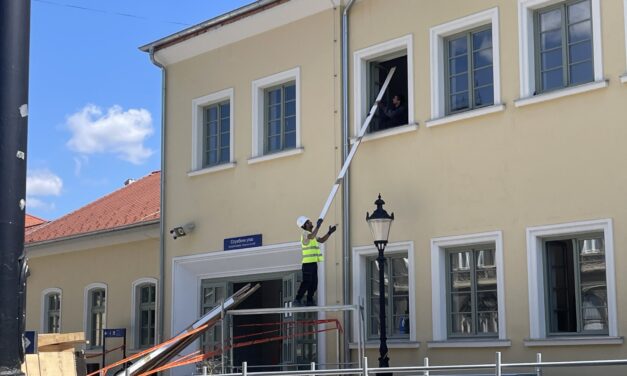 Bontják a szabadkai vasútállomás épületének egyes részeit – egyelőre belülről