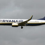 Kiderült, miért tört be a Ryanair gépének ablaka, ami miatt egy szerbiai utas majdnem kizuhant