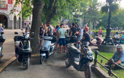 Egyelőre felfüggesztik a tiltakozást a szabadkai mopedtulajdonosok