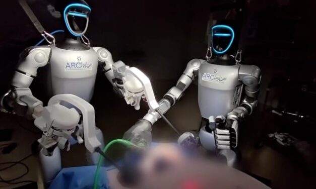 A világon először végeztek el egy teljes műtétet robotokkal (videóval)