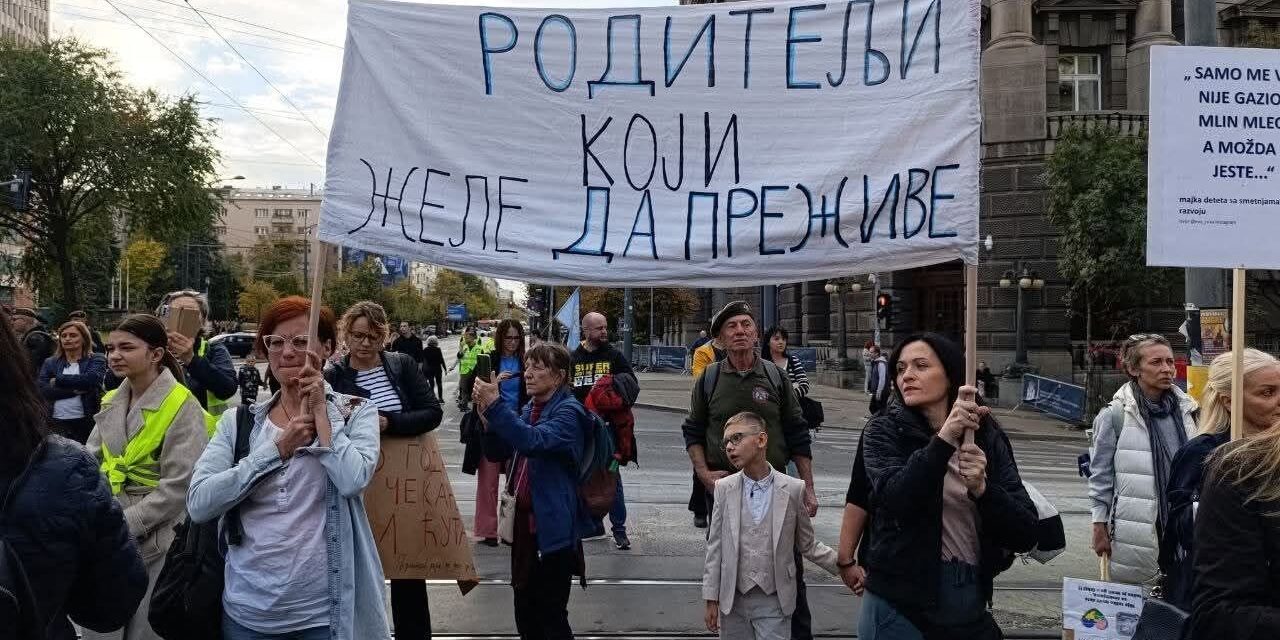 Lesz fizetett szülő-gondozói státusz, de ennek csak kevesen örülhetnek