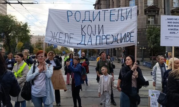 Lesz fizetett szülő-gondozói státusz, de ennek csak kevesen örülhetnek