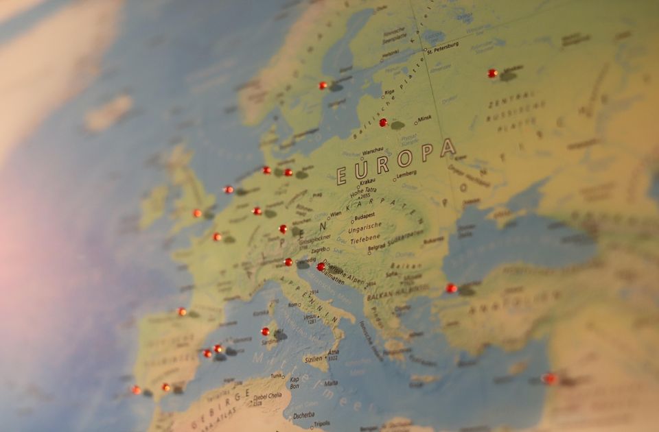 Havi 2630 eurót fizetnek azért, hogy Európában utazgass és idegenekkel beszélgess