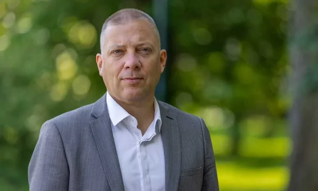 Marton: Pásztor Bálint Vučić és Šešelj radikálisainak a lótifutija