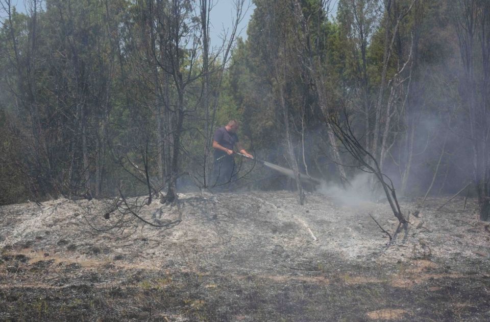 A tűz továbbra is ég a Delibláti-homokpusztán