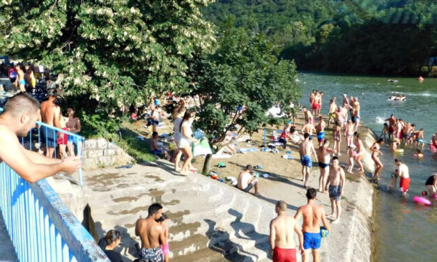 Két fuldokló gyereket mentett meg a kosárlabdaedző