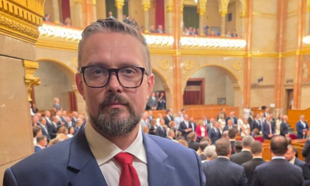 Pásztor Juhászt küldte Baka András ünnepélyes eskütételére