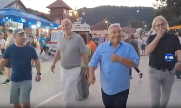 Kikkel sétált Orbán a szerbiai trombitafesztiválon?