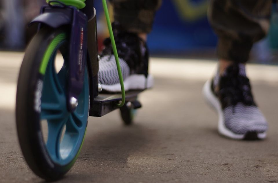 Az elektromos rollerek veszélyesebbek a motorkerékpároknál és a kerékpároknál