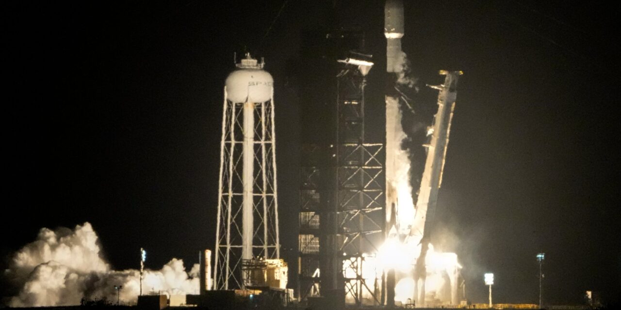 Elon Musk rakétájának egy darabja valószínűleg a Holdba csapódott