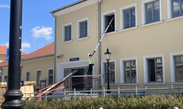 A miniszterelnök a szabadkai vasútállomásra látogatott
