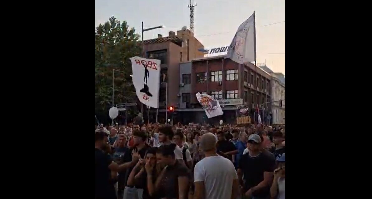 Nagy tüntetés Valjevóban a rendőri erőszak évfordulóján