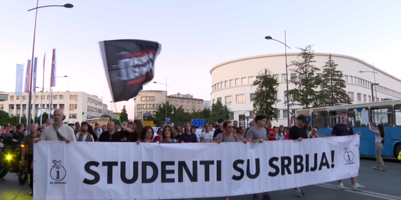 Tüntetés volt Újvidéken a polgárok elleni támadás évfordulóján