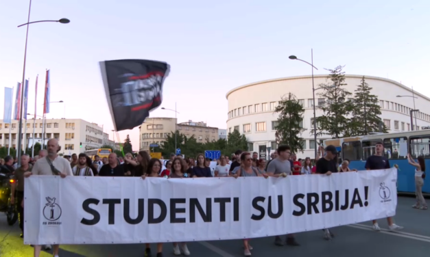 Tüntetés volt Újvidéken a polgárok elleni támadás évfordulóján