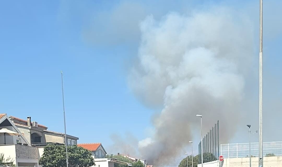Felcsaptak a lángok Zadar közelében