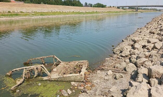 Egy 101-es bukkant elő a Duna–Tisza–Duna-csatornából (fotók+videó)