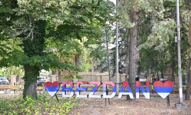 VMDK: Politikai fényképezkedés helyett a törvények betartását követeljük!