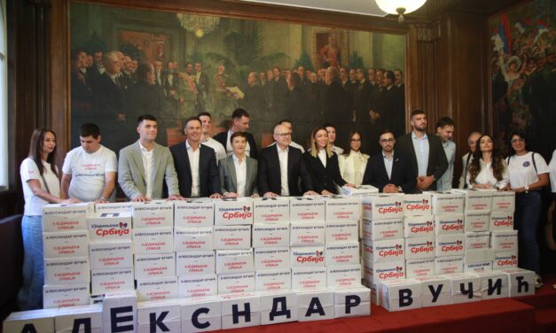 A Szerb Haladó Párt átadta az Egyesült Szerbia választási lista aláírásait
