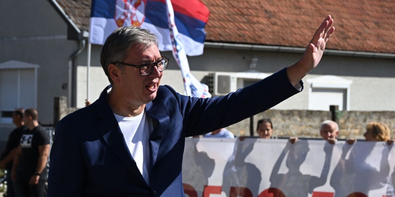 Vučić kampánykörúton: horgászott, énekelt és sörözött