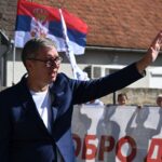Vučić kampánykörúton: horgászott, énekelt és sörözött