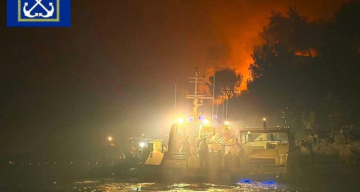 Emberek százai menekültek a tűz elől a tenger felé Brač szigetén
