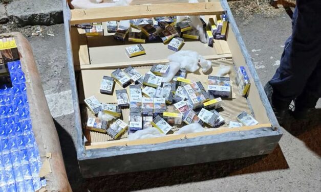 Több mint 3000 doboz cigaretta volt elrejtve egy ágyban, a csempész lebukott a határon