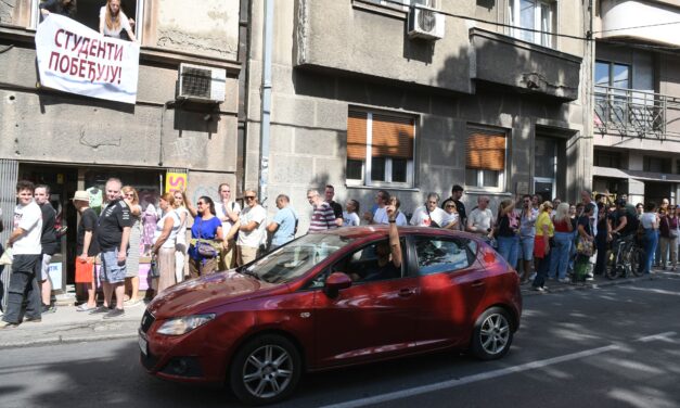 Az egyetemisták arra kérik támogatóikat, tartsanak velük a választási lista átadásában