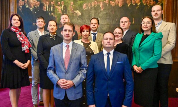Fremond a listavezető, harmincegy új név a Magyar Összefogás listáján