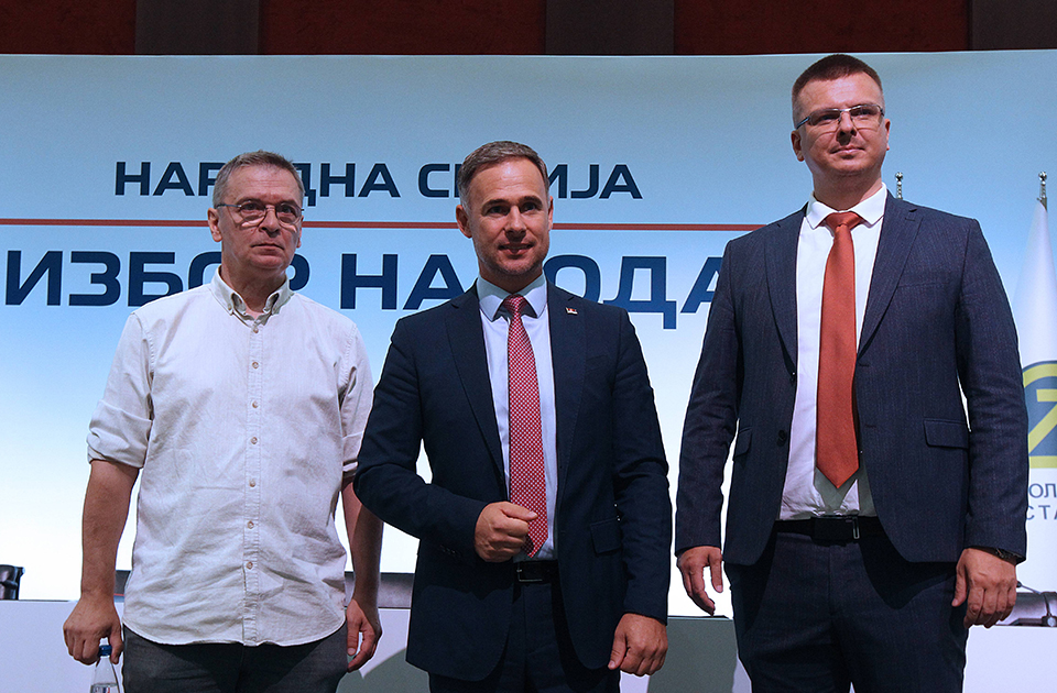 Hatvanhét aláírás hiányzott a tízezerhez, de a listát az átadók már vissza is vonták