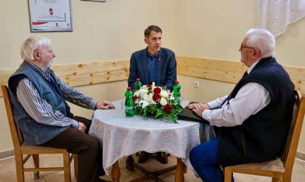 Pásztor hárompárti egységről beszél, Csorba szerint viszont „lerongyolódott állapotban” vannak