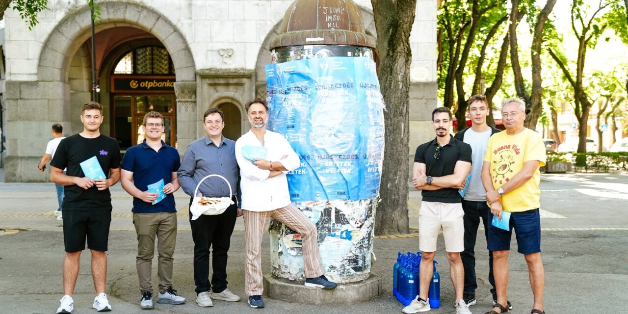 Újraragasztották, hétfőre megint eltűntek a Vajdasági Magyar Újrakezdés plakátjai